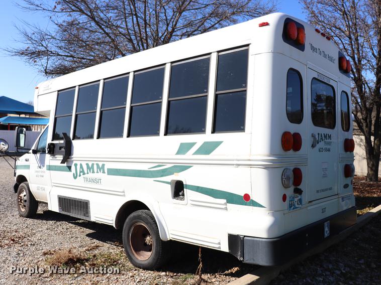 image for item EC9400 2005 Ford E450 shuttle bus