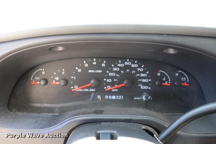 image for item EC9400 2005 Ford E450 shuttle bus