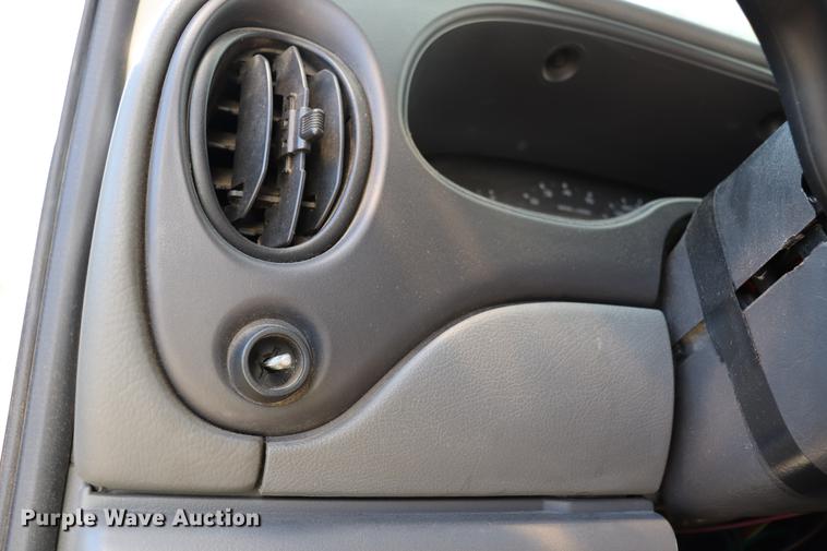 image for item EC9400 2005 Ford E450 shuttle bus