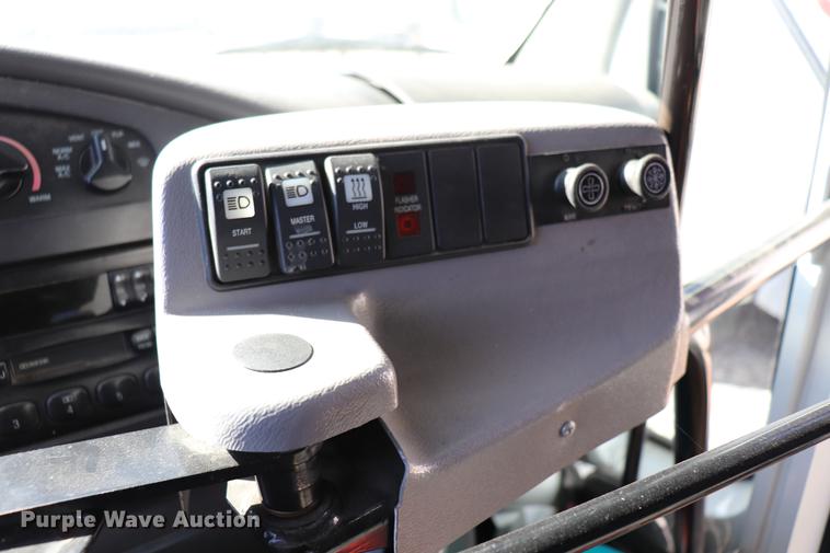 image for item EC9400 2005 Ford E450 shuttle bus