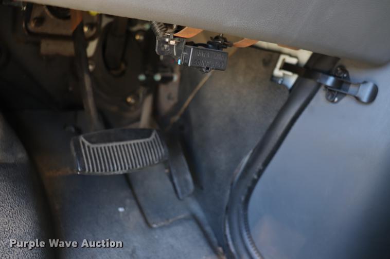 image for item EC9400 2005 Ford E450 shuttle bus