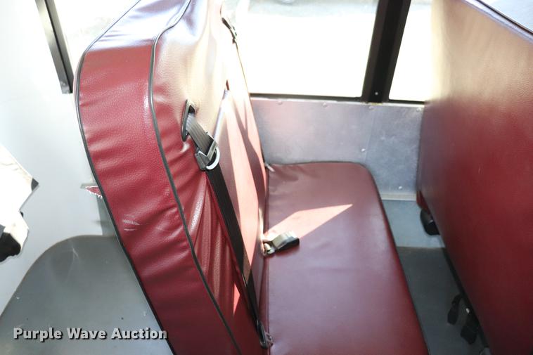 image for item EC9400 2005 Ford E450 shuttle bus