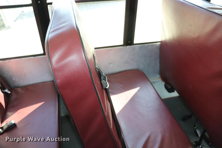 image for item EC9400 2005 Ford E450 shuttle bus