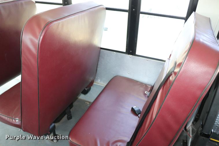 image for item EC9400 2005 Ford E450 shuttle bus