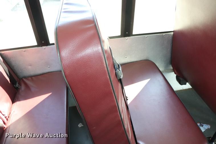 image for item EC9400 2005 Ford E450 shuttle bus