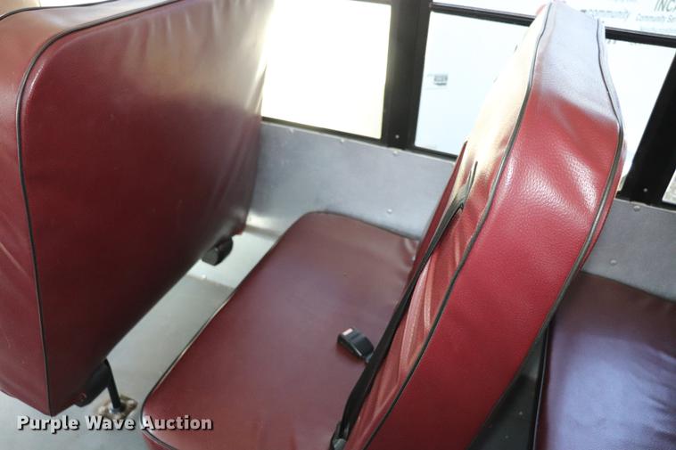 image for item EC9400 2005 Ford E450 shuttle bus