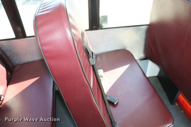 image for item EC9400 2005 Ford E450 shuttle bus