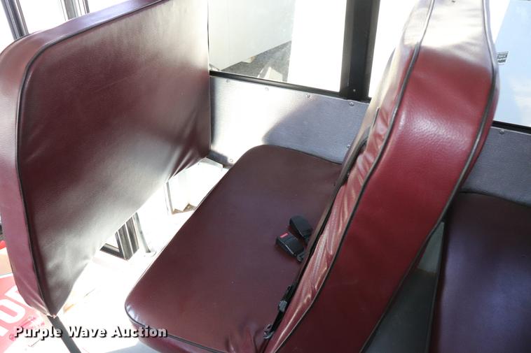 image for item EC9400 2005 Ford E450 shuttle bus