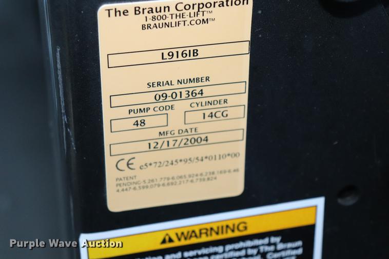 image for item EC9400 2005 Ford E450 shuttle bus