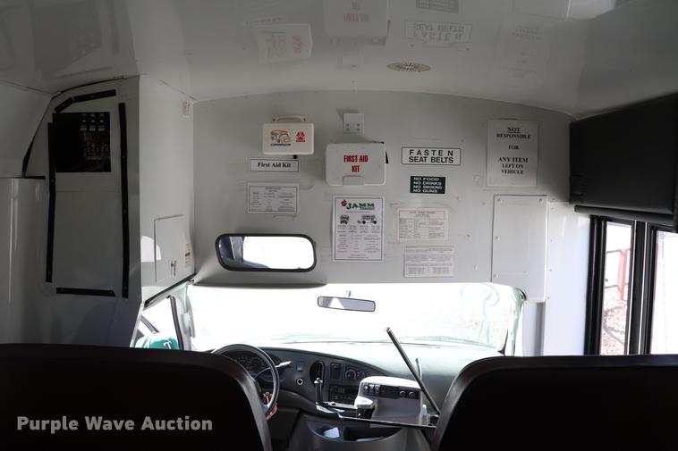 image for item EC9400 2005 Ford E450 shuttle bus