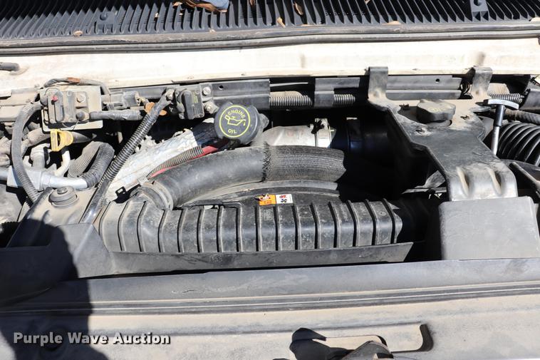 image for item EC9400 2005 Ford E450 shuttle bus