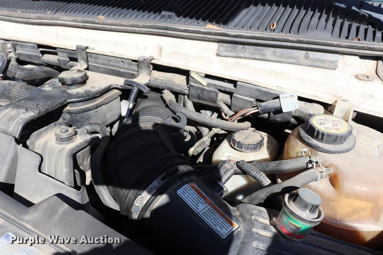 image for item EC9400 2005 Ford E450 shuttle bus