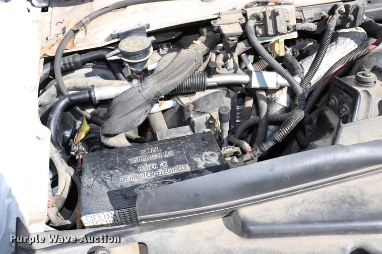 image for item EC9400 2005 Ford E450 shuttle bus