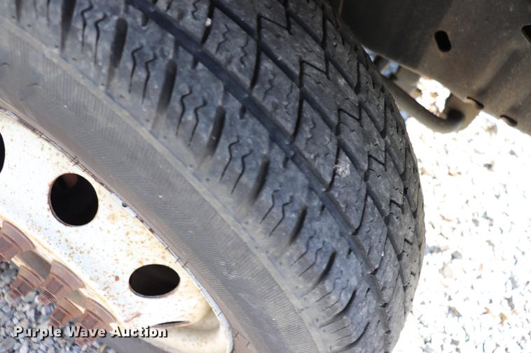 image for item EC9400 2005 Ford E450 shuttle bus