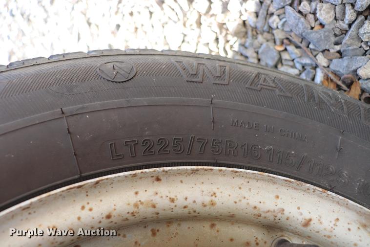 image for item EC9400 2005 Ford E450 shuttle bus