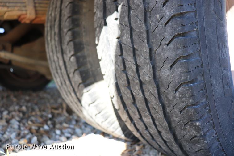 image for item EC9400 2005 Ford E450 shuttle bus