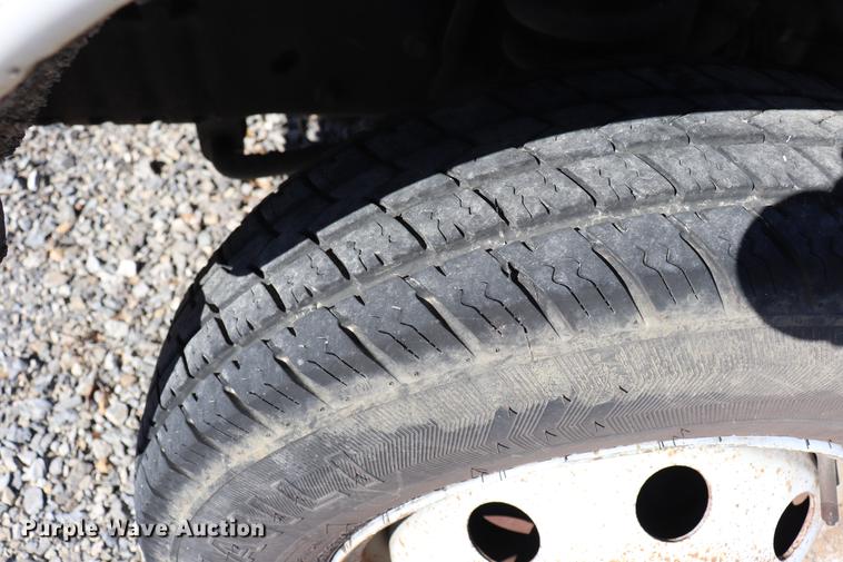 image for item EC9400 2005 Ford E450 shuttle bus