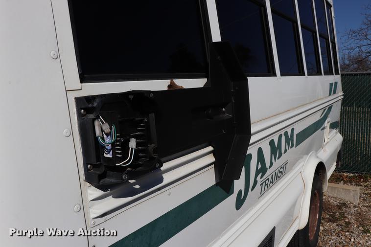 image for item EC9400 2005 Ford E450 shuttle bus