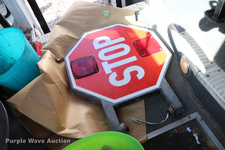 image for item EC9400 2005 Ford E450 shuttle bus