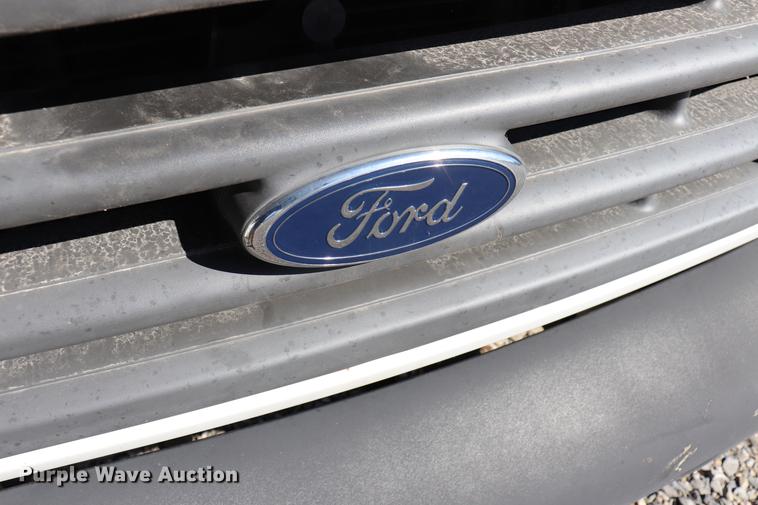 image for item EC9400 2005 Ford E450 shuttle bus