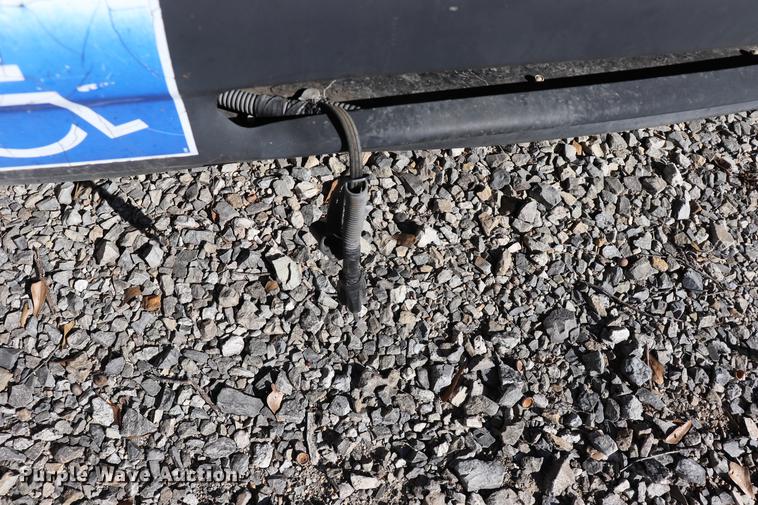 image for item EC9400 2005 Ford E450 shuttle bus