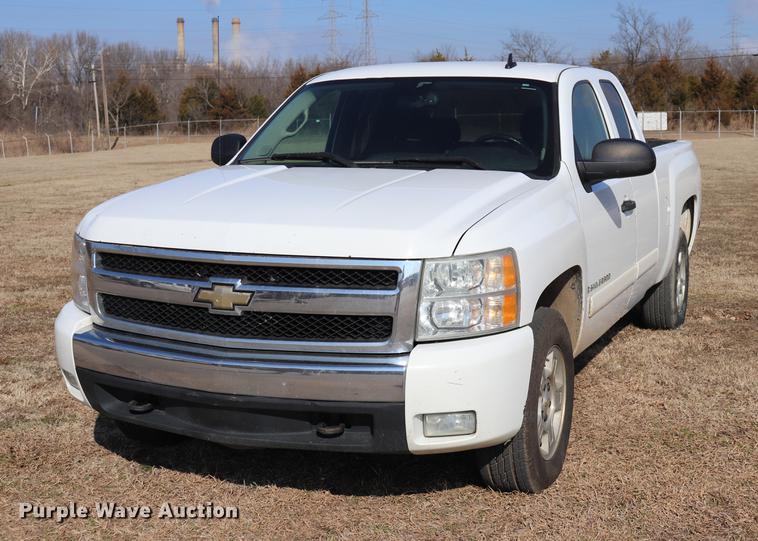 image for item EC9426 2007 Chevrolet Silverado 1500 Ext. Cab pickup truck