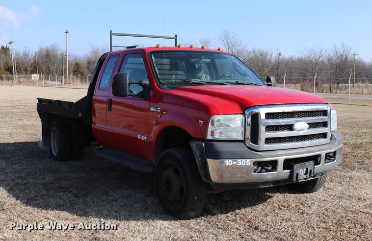 image for item EC9430 2007 Ford F450 Super Duty Super Cab flatbed truck