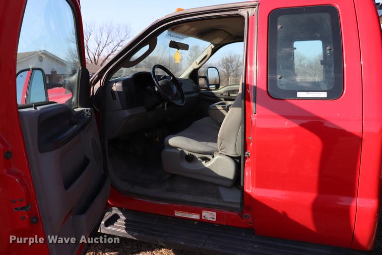 image for item EC9430 2007 Ford F450 Super Duty Super Cab flatbed truck