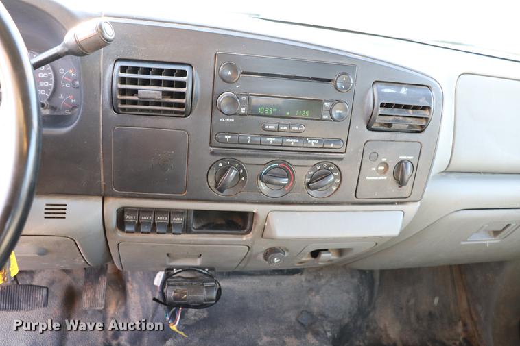 image for item EC9430 2007 Ford F450 Super Duty Super Cab flatbed truck