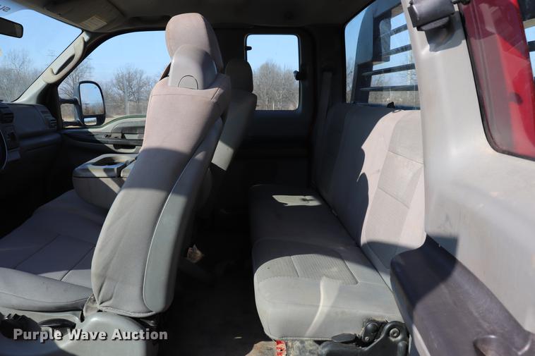 image for item EC9430 2007 Ford F450 Super Duty Super Cab flatbed truck