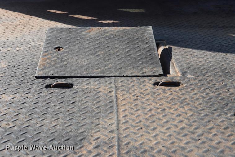 image for item EC9430 2007 Ford F450 Super Duty Super Cab flatbed truck