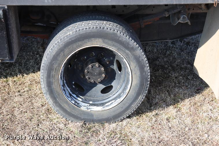 image for item EC9430 2007 Ford F450 Super Duty Super Cab flatbed truck