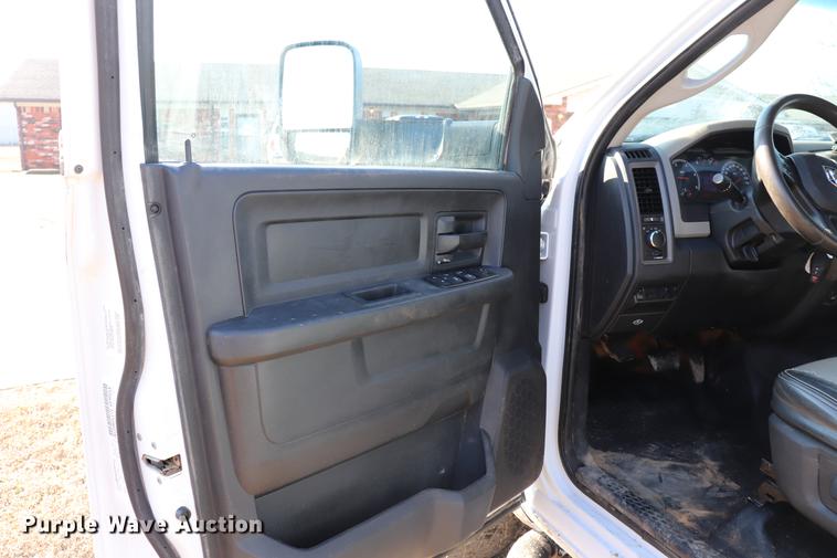 image for item EC9431 2012 Dodge Ram 3500 Crew Cab flatbed pickup truck