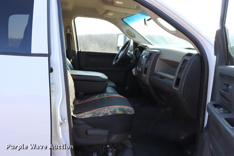 image for item EC9431 2012 Dodge Ram 3500 Crew Cab flatbed pickup truck