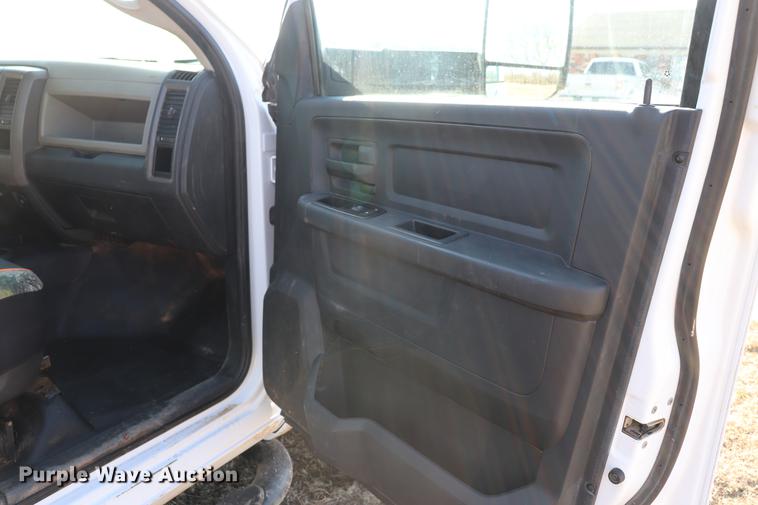 image for item EC9431 2012 Dodge Ram 3500 Crew Cab flatbed pickup truck