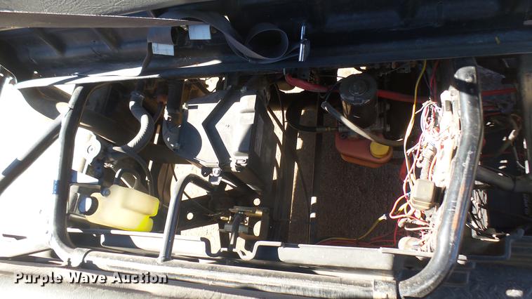 image for item ED9083 2000 Kawasaki Mule utility vehicle