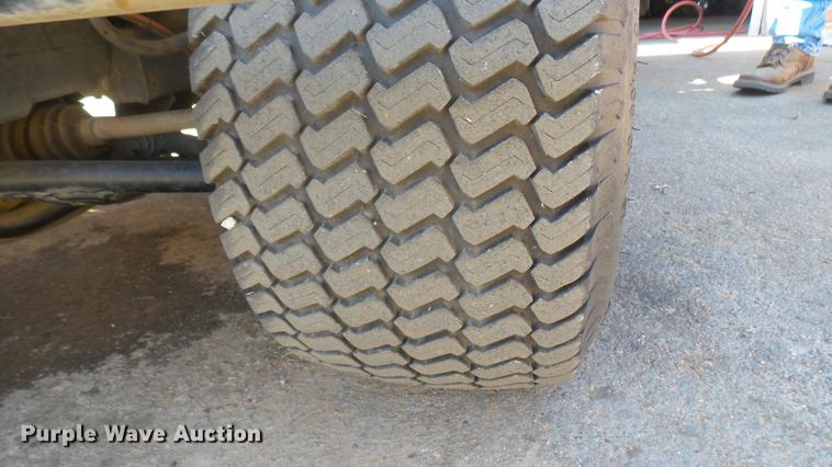 image for item ED9083 2000 Kawasaki Mule utility vehicle