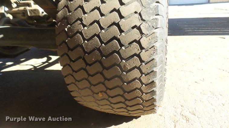 image for item ED9083 2000 Kawasaki Mule utility vehicle