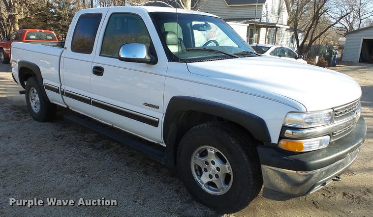 image for item EF9339 2001 Chevrolet Silverado 1500 Ext. Cab pickup truck