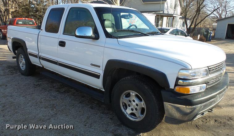 image for item EF9339 2001 Chevrolet Silverado 1500 Ext. Cab pickup truck