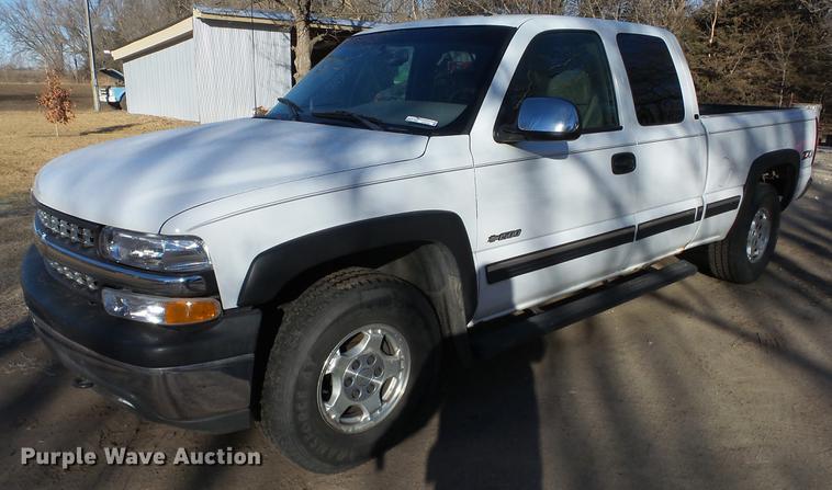 image for item EF9339 2001 Chevrolet Silverado 1500 Ext. Cab pickup truck