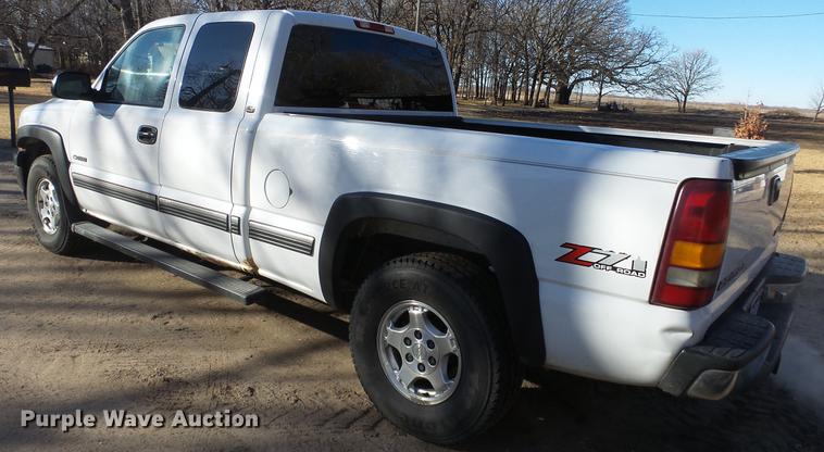 image for item EF9339 2001 Chevrolet Silverado 1500 Ext. Cab pickup truck