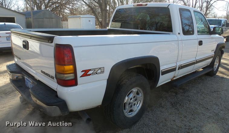 image for item EF9339 2001 Chevrolet Silverado 1500 Ext. Cab pickup truck