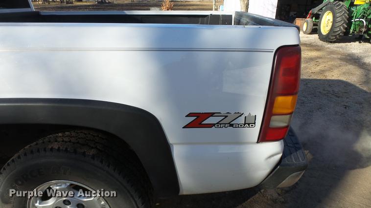 image for item EF9339 2001 Chevrolet Silverado 1500 Ext. Cab pickup truck