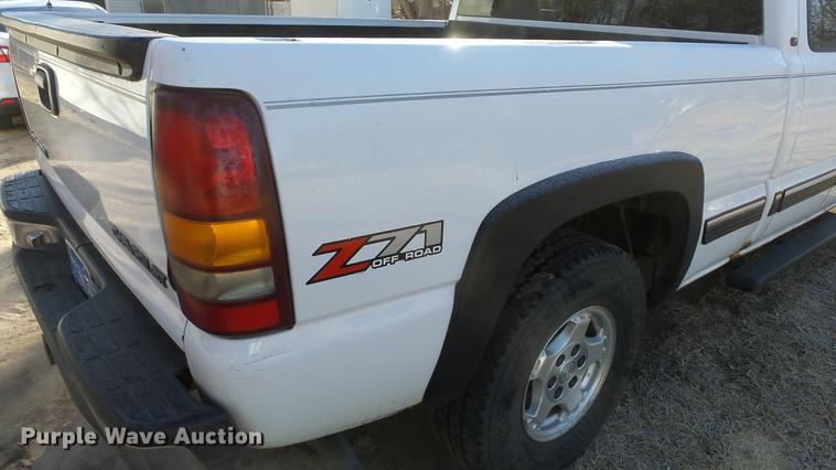 image for item EF9339 2001 Chevrolet Silverado 1500 Ext. Cab pickup truck