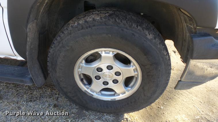 image for item EF9339 2001 Chevrolet Silverado 1500 Ext. Cab pickup truck