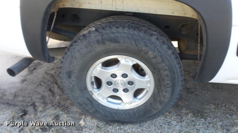 image for item EF9339 2001 Chevrolet Silverado 1500 Ext. Cab pickup truck