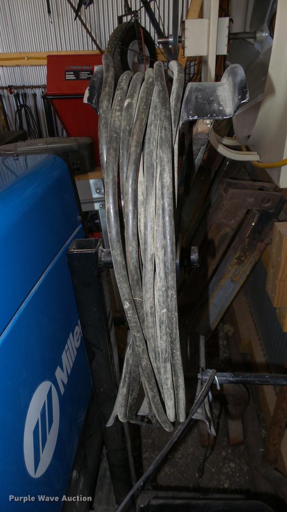 image for item EF9342 Miller Bobcat 225 welder/generator