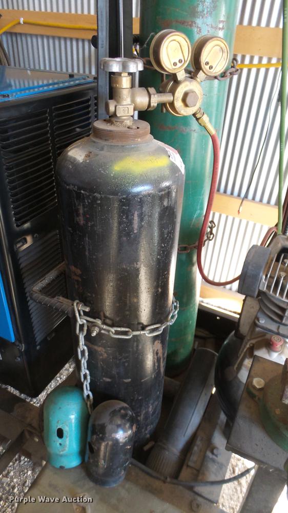 image for item EF9342 Miller Bobcat 225 welder/generator