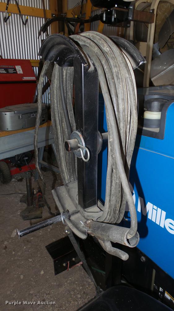 image for item EF9342 Miller Bobcat 225 welder/generator
